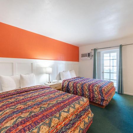 Captain'S Table Hotel By Everglades Adventures Екстериор снимка