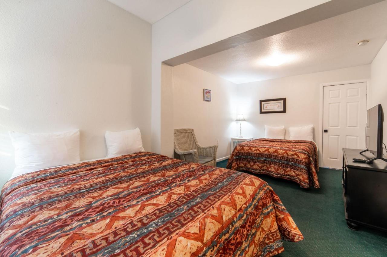 Captain'S Table Hotel By Everglades Adventures Екстериор снимка