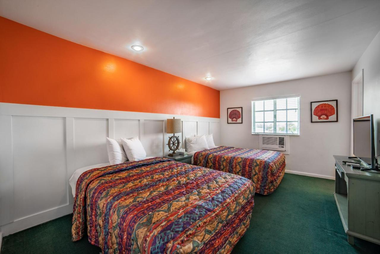 Captain'S Table Hotel By Everglades Adventures Екстериор снимка