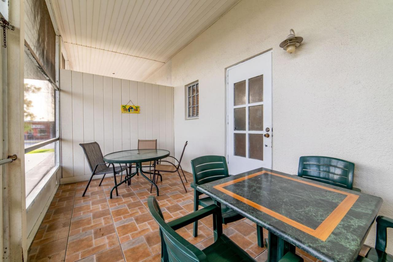 Captain'S Table Hotel By Everglades Adventures Екстериор снимка