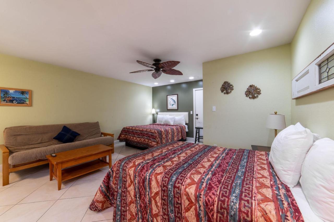 Captain'S Table Hotel By Everglades Adventures Екстериор снимка