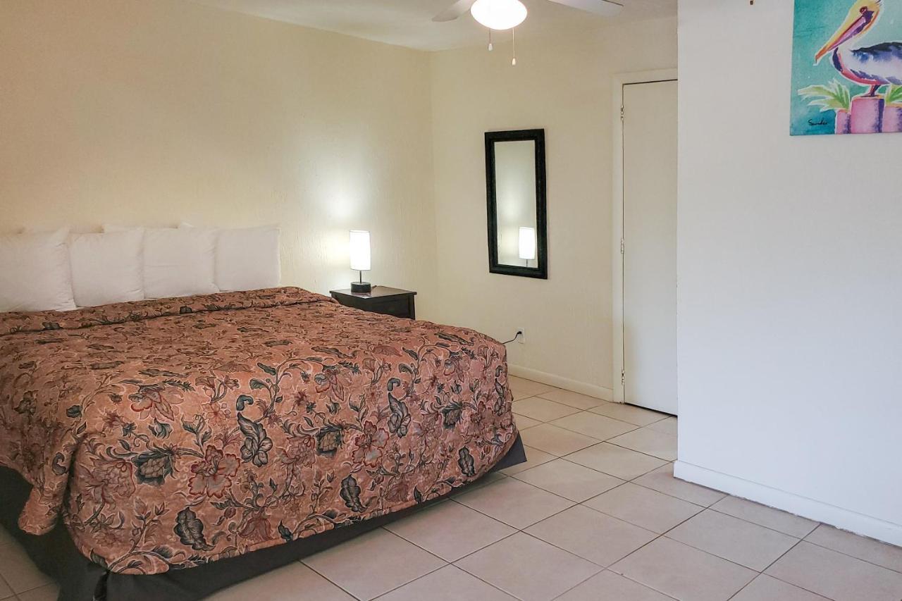 Captain'S Table Hotel By Everglades Adventures Стая снимка