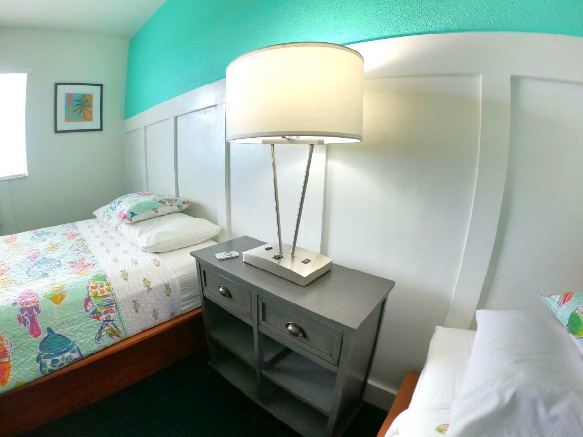 Captain'S Table Hotel By Everglades Adventures Екстериор снимка